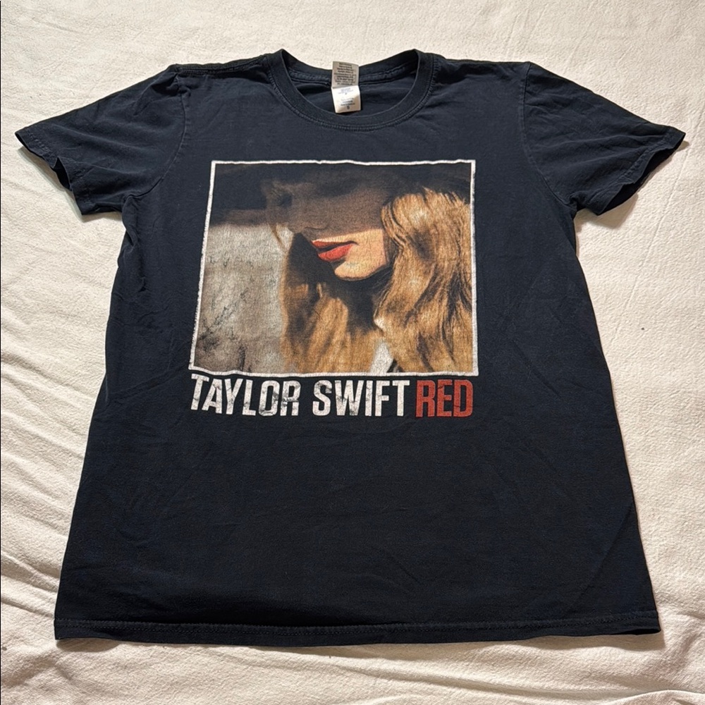 Vintage Taylor Swift Red Album Cover T-shirt